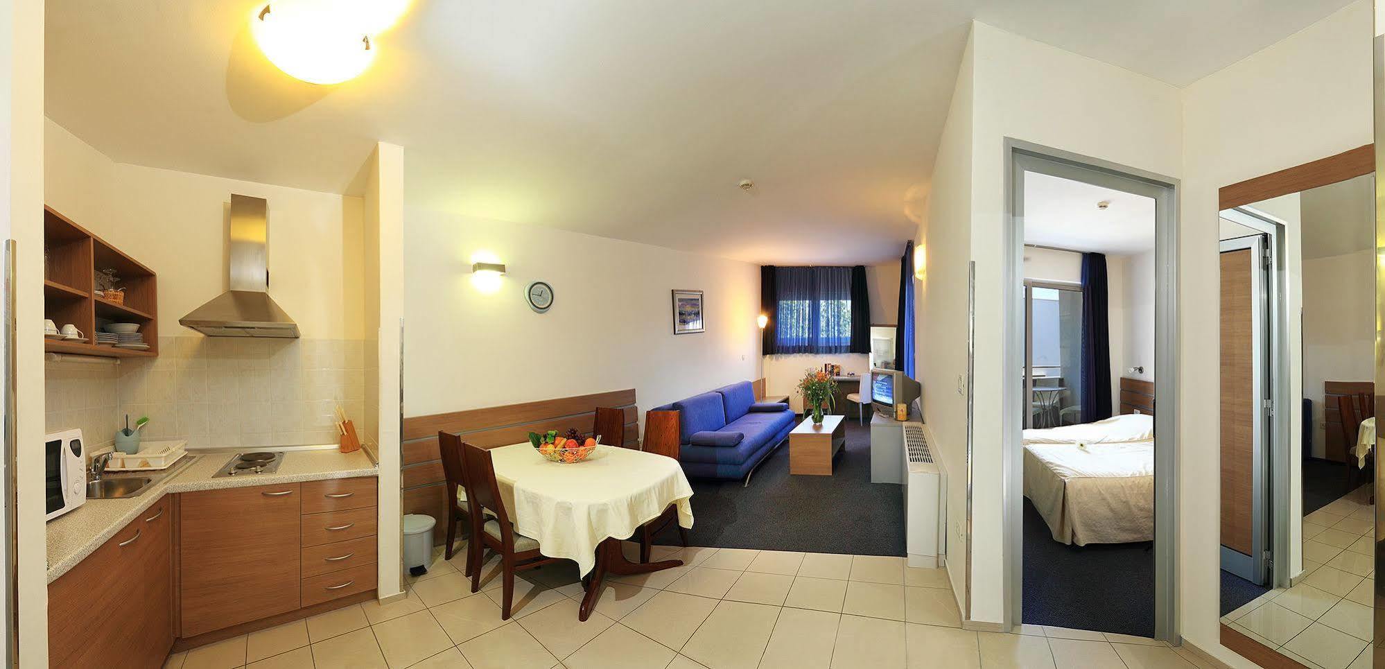 Apartmani Marija พอสติรา ภายนอก รูปภาพ