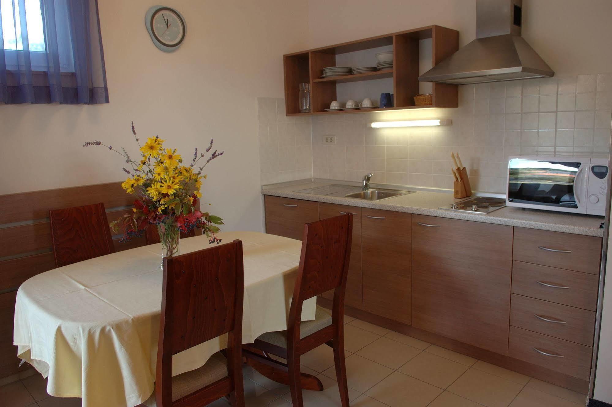 Apartmani Marija พอสติรา ภายนอก รูปภาพ