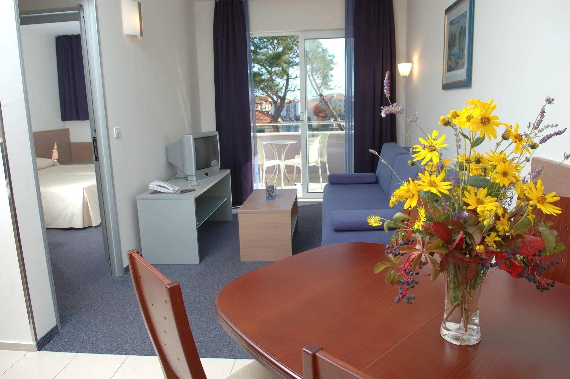 Apartmani Marija พอสติรา ภายนอก รูปภาพ